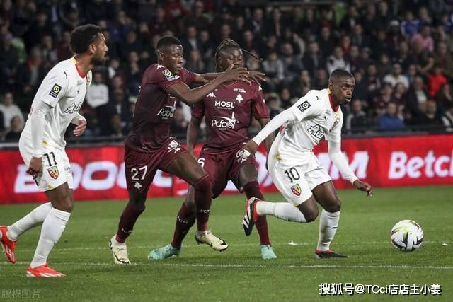 CBA连传3大消息：胡明轩深夜发声，两名小将入选国青，杜锋续约暂缓